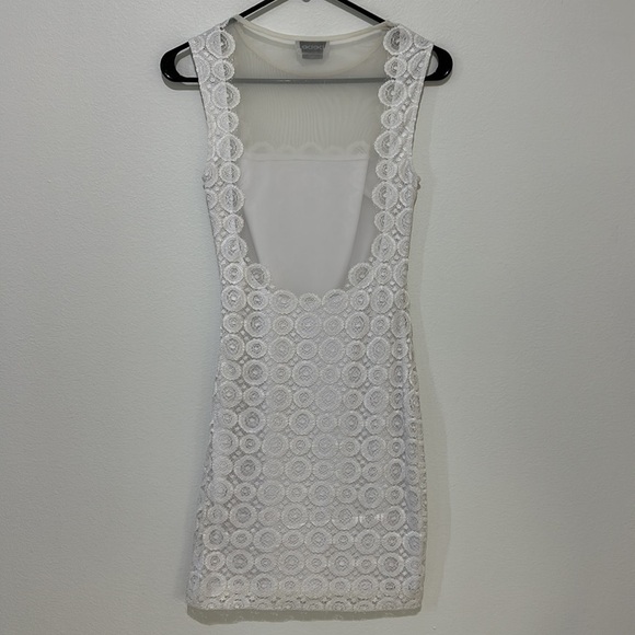 Bebe White Lined Lace Bodycon Mini Dress with Mesh Inserts - XXS - Picture 3 of 7